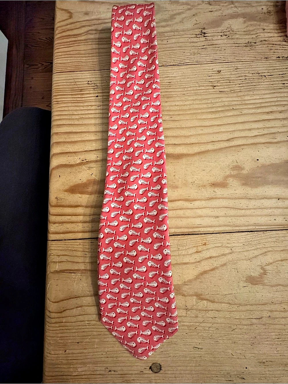 Vineyard Vines Fish Bones Silk Tie Pink & White